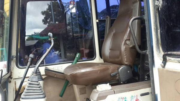 ขายรถขุดแบ็คโคเก่านอก โคมัสสุ PC120-5 ระบบไฟฟ้าเต็ม รุ่นพิเศษ ตัวเดินเทียบเท่า200 บูมยาวพิเศษ เครื่องดี เดิมนอกช่วงล่างแน่น แอร์เย็น จอขึ้น