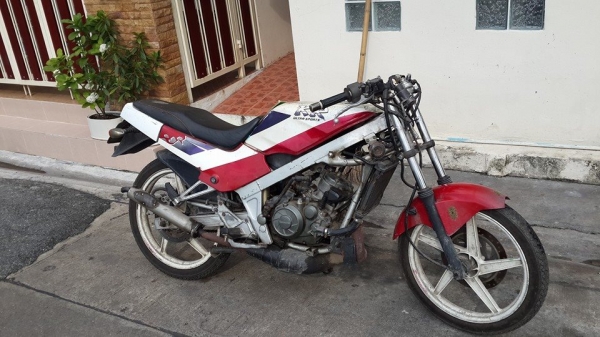 KR150 ขี่ได้อยู่ครับ  มีเล่มเขียว ส่งได้ครับ