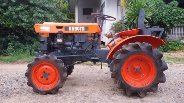 ขายครับ KUBOTA B6000 เครื่องดี เกียร์ดี พร้อมโรตารี่ ครับ ขายครับ KUBOTA B6000 เครื่องดี เกียร์ดี พร้อมโรตารี่ ครับ