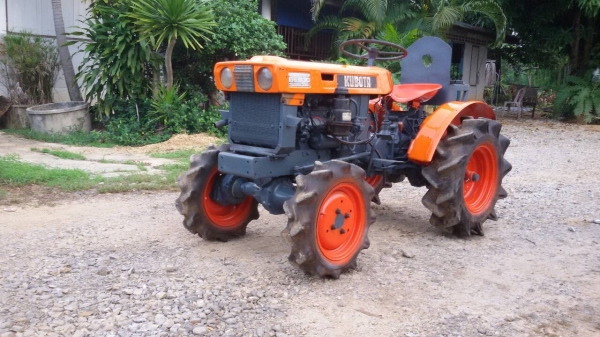 ขายครับ KUBOTA B6000 เครื่องดี เกียร์ดี พร้อมโรตารี่ ครับ