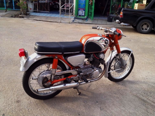 ขายcb 72 ทะเบียนโอน ภาษีเต็ม เครื่องดีมากๆ สตาร์ทมือ สตาร์ทเท้า ราคา 135000 สีแสบตา ติดต่อ 0811160919