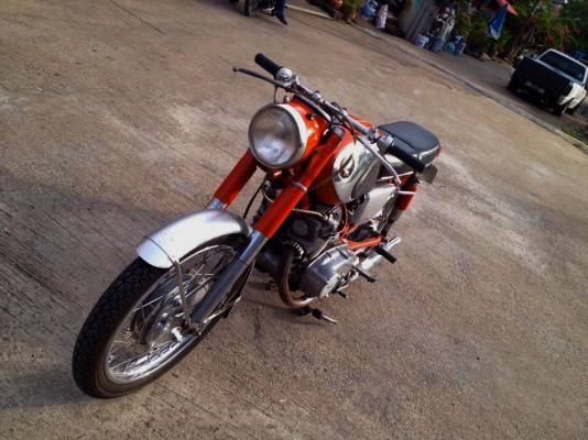 ขายcb 72 ทะเบียนโอน ภาษีเต็ม เครื่องดีมากๆ สตาร์ทมือ สตาร์ทเท้า ราคา 135000 สีแสบตา ติดต่อ 0811160919