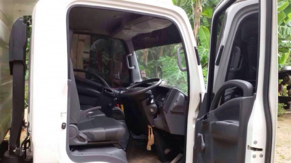 รถอีซูซุ 6 ล้อดั้ม NMR 130 แรงม้า. ปี 55 ( รถวิ่ง 1x,xxx กม. ) สนใจติดต่อ 081 - 6079515 รถอีซูซุ 6 ล้อดั้ม NMR 130 แรงม้า. ปี 55 ( รถวิ่ง 1x,xxx กม. ) สนใจติดต่อ 081 - 6079515