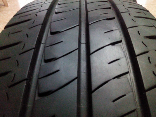 ขายยาง\% 215/65/16 Michelin Agilis ปี13-12 ไม่มีปะ ไม่กินข้างดอกเต็ม