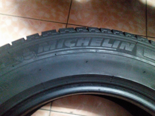 ขายยาง\% 215/65/16 Michelin Agilis ปี13-12 ไม่มีปะ ไม่กินข้างดอกเต็ม