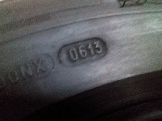ขายยาง\% 215/65/16 Michelin Agilis ปี13-12 ไม่มีปะ ไม่กินข้างดอกเต็ม