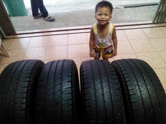 ขายยาง\% 215/65/16 Michelin Agilis ปี13-12 ไม่มีปะ ไม่กินข้างดอกเต็ม