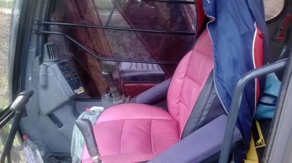 Hitachi zx200 -1 รถห้างปี2554เจ้าของขายเองล้านสี่แสนหน้าหมื่น 1.45ล้านพร้อมเล่ม