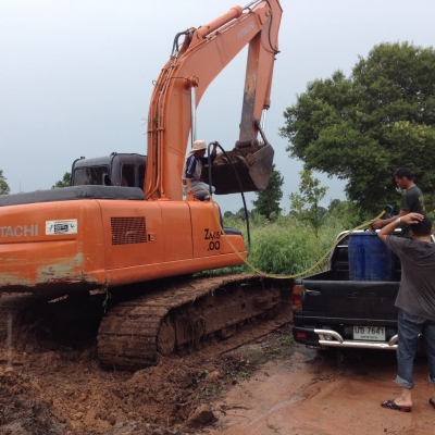 Hitachi zx200 -1 รถห้างปี2554เจ้าของขายเองล้านสี่แสนหน้าหมื่น 1.45ล้านพร้อมเล่ม