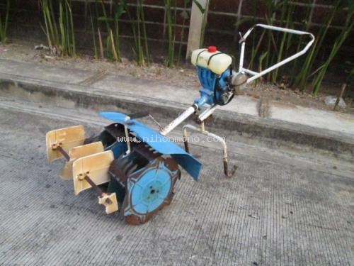 เครื่องกำจัดวัชพืชในร่องข้าว !!!   MARUYAMA     MKC303   รหัสสินค้า : 14001597  หรือเพิ่มเติมไดที่ www.nihonmono.com