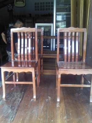 เก้าอี้นั้งไม้สัก สภาพสวย