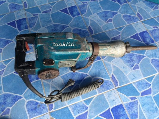 ขาย เครื่องสกัดแย็กตัวใหญ่ Makita รุ่น HM1306 สภาพสวย พร้อมใช้งาน ราคาต่อรองใด้คับ