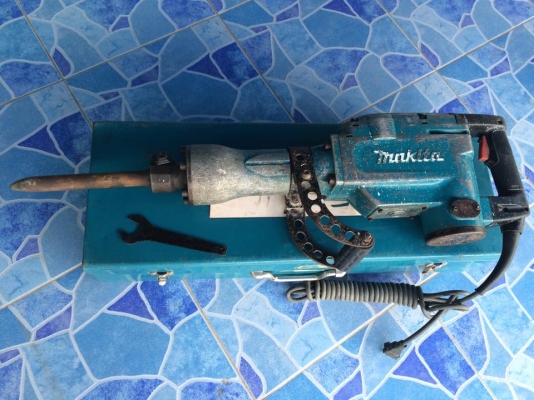 ขาย เครื่องสกัดแย็กตัวใหญ่ Makita รุ่น HM1306 สภาพสวย พร้อมใช้งาน ราคาต่อรองใด้คับ