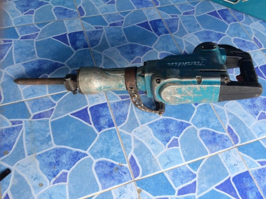 ขาย เครื่องสกัดแย็กตัวใหญ่ Makita รุ่น HM1306 สภาพสวย พร้อมใช้งาน ราคาต่อรองใด้คับ