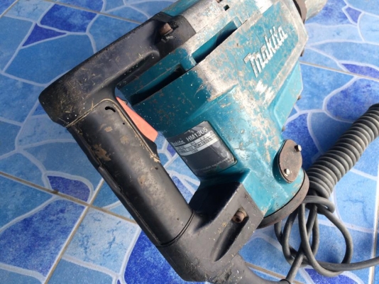 ขาย เครื่องสกัดแย็กตัวใหญ่ Makita รุ่น HM1306 สภาพสวย พร้อมใช้งาน ราคาต่อรองใด้คับ