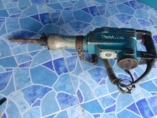 ขาย เครื่องสกัดแย็กตัวใหญ่ Makita รุ่น HM1306 สภาพสวย พร้อมใช้งาน ราคาต่อรองใด้คับ