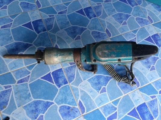 ขาย เครื่องสกัดแย็กตัวใหญ่ Makita รุ่น HM1306 สภาพสวย พร้อมใช้งาน ราคาต่อรองใด้คับ