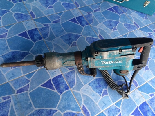 ขาย เครื่องสกัดแย็กตัวใหญ่ Makita รุ่น HM1306 สภาพสวย พร้อมใช้งาน ราคาต่อรองใด้คับ