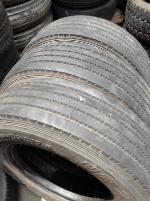 ยาง 6 ล้อ 4 ล้อกลาง  215/75R17.5 MAXXIS UR275   16 PR  มี 3 เส้น ( ปี 4310 ) TEL.081-4273941