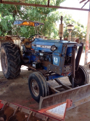 แทรกเตอร์ฟอร์ด 77 มีผานดันหน้า และผานหลัง สภาพดีเดิมๆทั้ง คัน ที5 ไม่ทะเบียน