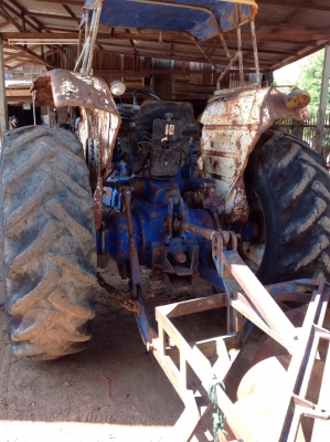 แทรกเตอร์ฟอร์ด 77 มีผานดันหน้า และผานหลัง สภาพดีเดิมๆทั้ง คัน ที5 ไม่ทะเบียน