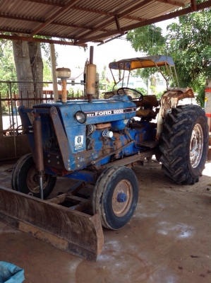 แทรกเตอร์ฟอร์ด 77 มีผานดันหน้า และผานหลัง สภาพดีเดิมๆทั้ง คัน ที5 ไม่ทะเบียน