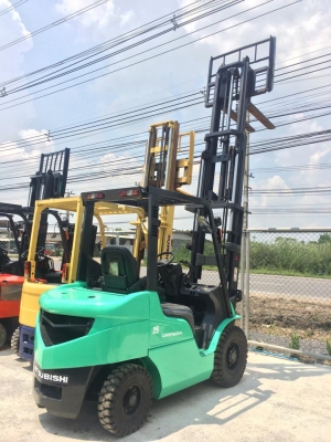 ขาย รถนอก Mitsubishi รุ่นล่าสุด FD25T ดีเซล ยก2.5 ตัน เสาเข้าตู้ 4.50 เมตร รถดีสวยมากๆๆ เครื่องS4S ขายถูกๆ 385,000 จะเด็ด