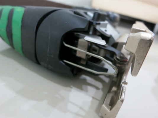 จิ๊กซอว์ไร้สาย (Jig Saw) Hitachi รุ่น CJ18DL 18 Volts แบต2ก้อน ที่ชาร์ท