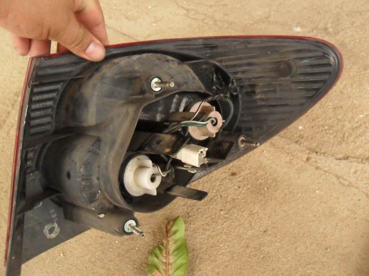 ขาย ไฟท้าย โตโยต้า อัลติส(Altisปี 01-06)ของแท้ คู่ละ800 T.092-9351644