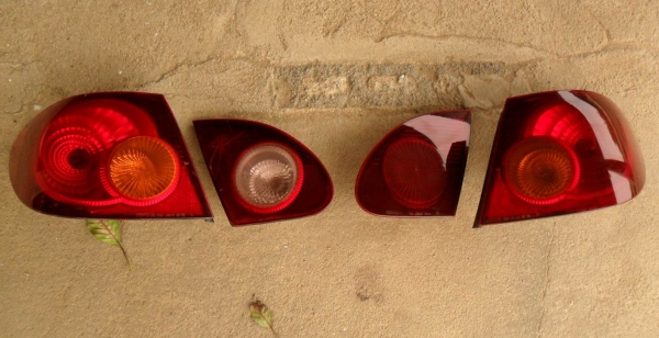 ขาย ไฟท้าย โตโยต้า อัลติส(Altisปี 01-06)ของแท้ คู่ละ800 T.092-9351644