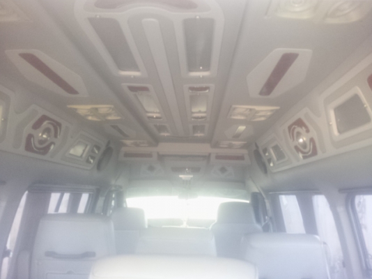 ขายรถตู้นิสัน  รถใช้ดี แต่งVIP ยางใหม่ เครื่องดี
