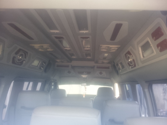 ขายรถตู้นิสัน  รถใช้ดี แต่งVIP ยางใหม่ เครื่องดี