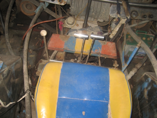 รถตีดิน เครื่อ่งอีชูชุ 270 แรง ปั้มไดกิ้น NO.22 ปั้มคอUCHIDA  ราคา  450,000  บาท