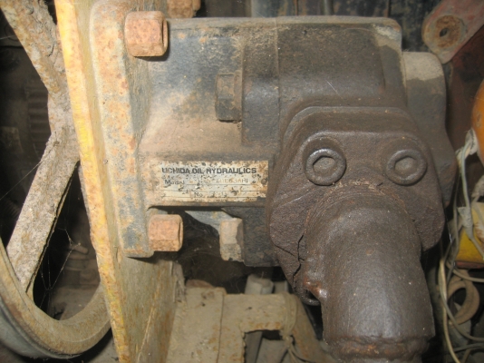 รถตีดิน เครื่อ่งอีชูชุ 270 แรง ปั้มไดกิ้น NO.22 ปั้มคอUCHIDA  ราคา  450,000  บาท