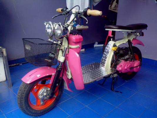 รถป๊อปเล็กน่ารักถูก สตาร์ทมือ