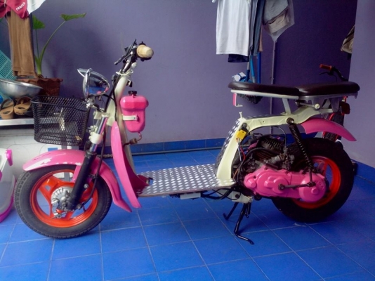 รถป๊อปเล็กน่ารักถูก สตาร์ทมือ