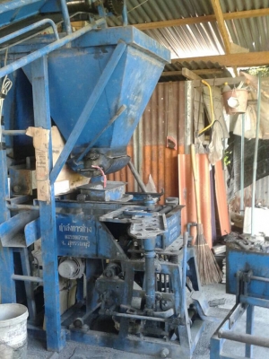 เครื่องอัดอิฐบล็อก