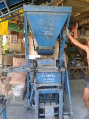 เครื่องอัดอิฐบล็อก