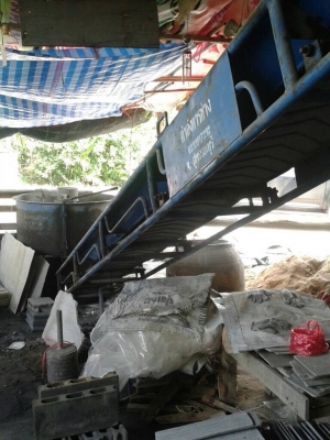 เครื่องอัดอิฐบล็อก