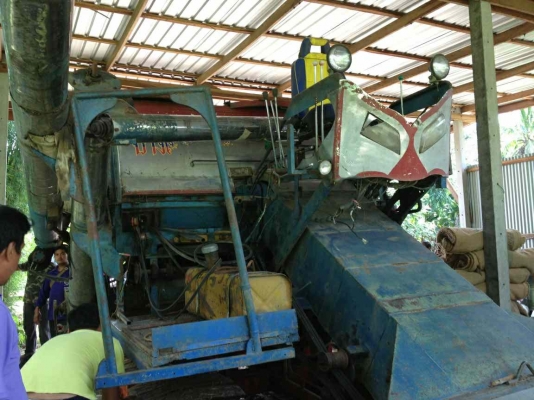 ขายรถเกี่ยวข้าวบางไทรอุ้มเครื่อง jo8c เทอโบเดิน  12htนอกปั้มไดกิ้น22