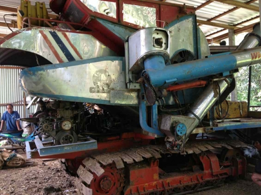 ขายรถเกี่ยวข้าวบางไทรอุ้มเครื่อง jo8c เทอโบเดิน  12htนอกปั้มไดกิ้น22