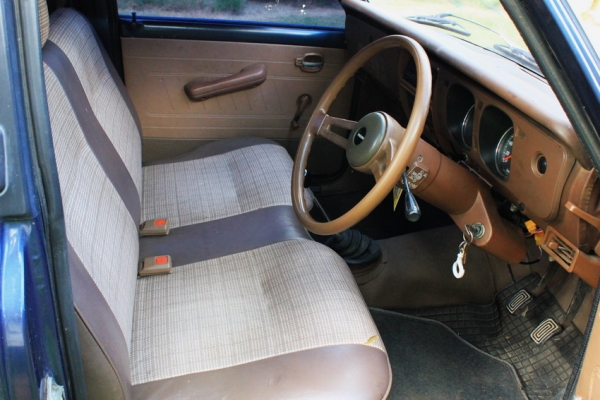 ขายMazda1000 midnight blue เครื่องดี มีแอร์ ทะเบียนพร้อมโอน