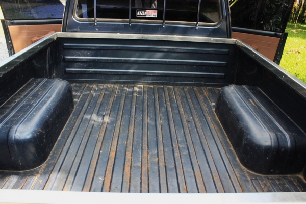 ขายMazda1000 midnight blue เครื่องดี มีแอร์ ทะเบียนพร้อมโอน