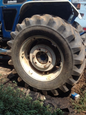 ลดราคา ขายด่วนรถไถฟอร์ด 2เพลารุ่น  7700 เทอร์โบ