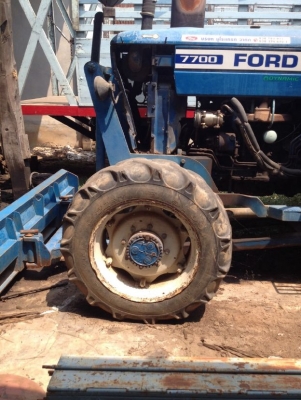 ลดราคา ขายด่วนรถไถฟอร์ด 2เพลารุ่น  7700 เทอร์โบ