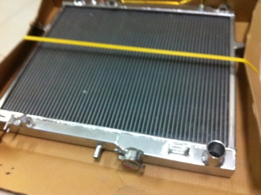 ขายหม้อน้ำมิเนียมdmax triton vigoราคา4,xxxบาท เย็นๆเลยคับ ใส่แล้วความร้อนเย็นลงไวคับ สวยๆเนียนๆ โทร0825671760รับประกัน6เดือนคับ ถ่ายเทความร้อนได้ดีกว่าหม้อน้ำเดิมแน่นอนคับ งานเชื่อมสวยงาม  ใส่กับโครงพัดลมเดิมได้เลย เย็นจริงคับ ต้องลอง