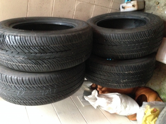 ยาง215 x 60 R16 MICHILIN VIVACY