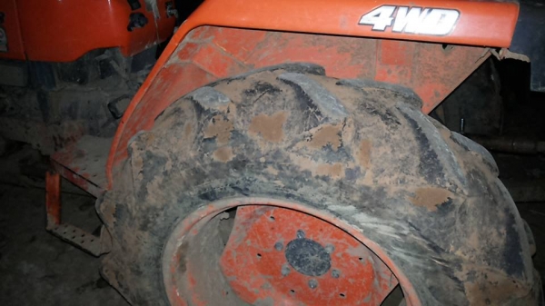 ***ขายแล้วครับขอบคุณ Truck2hand ขายรถไถ2เพลาส้มๆมือเดียวออกห้าง KUBOTA L3408 4WD เครื่องเดิมเกียร์เดิม 2,8xx ชั่วโมง เครื่องแน่นๆ แรงดี ปั้มดี แรง เกียร์ดีไม่หลุด ระบบ4WD ใช้งานปกติ บอดี้สวยเดิม สีสันเดิมบาง เบาะไม่ขาด หลังคาดี มีผุหน่อย พร้อมอุปกรณ์2ชิ้น