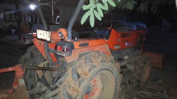 ***ขายแล้วครับขอบคุณ Truck2hand ขายรถไถ2เพลาส้มๆมือเดียวออกห้าง KUBOTA L3408 4WD เครื่องเดิมเกียร์เดิม 2,8xx ชั่วโมง เครื่องแน่นๆ แรงดี ปั้มดี แรง เกียร์ดีไม่หลุด ระบบ4WD ใช้งานปกติ บอดี้สวยเดิม สีสันเดิมบาง เบาะไม่ขาด หลังคาดี มีผุหน่อย พร้อมอุปกรณ์2ชิ้น