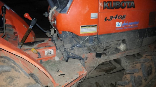 ***ขายแล้วครับขอบคุณ Truck2hand ขายรถไถ2เพลาส้มๆมือเดียวออกห้าง KUBOTA L3408 4WD เครื่องเดิมเกียร์เดิม 2,8xx ชั่วโมง เครื่องแน่นๆ แรงดี ปั้มดี แรง เกียร์ดีไม่หลุด ระบบ4WD ใช้งานปกติ บอดี้สวยเดิม สีสันเดิมบาง เบาะไม่ขาด หลังคาดี มีผุหน่อย พร้อมอุปกรณ์2ชิ้น